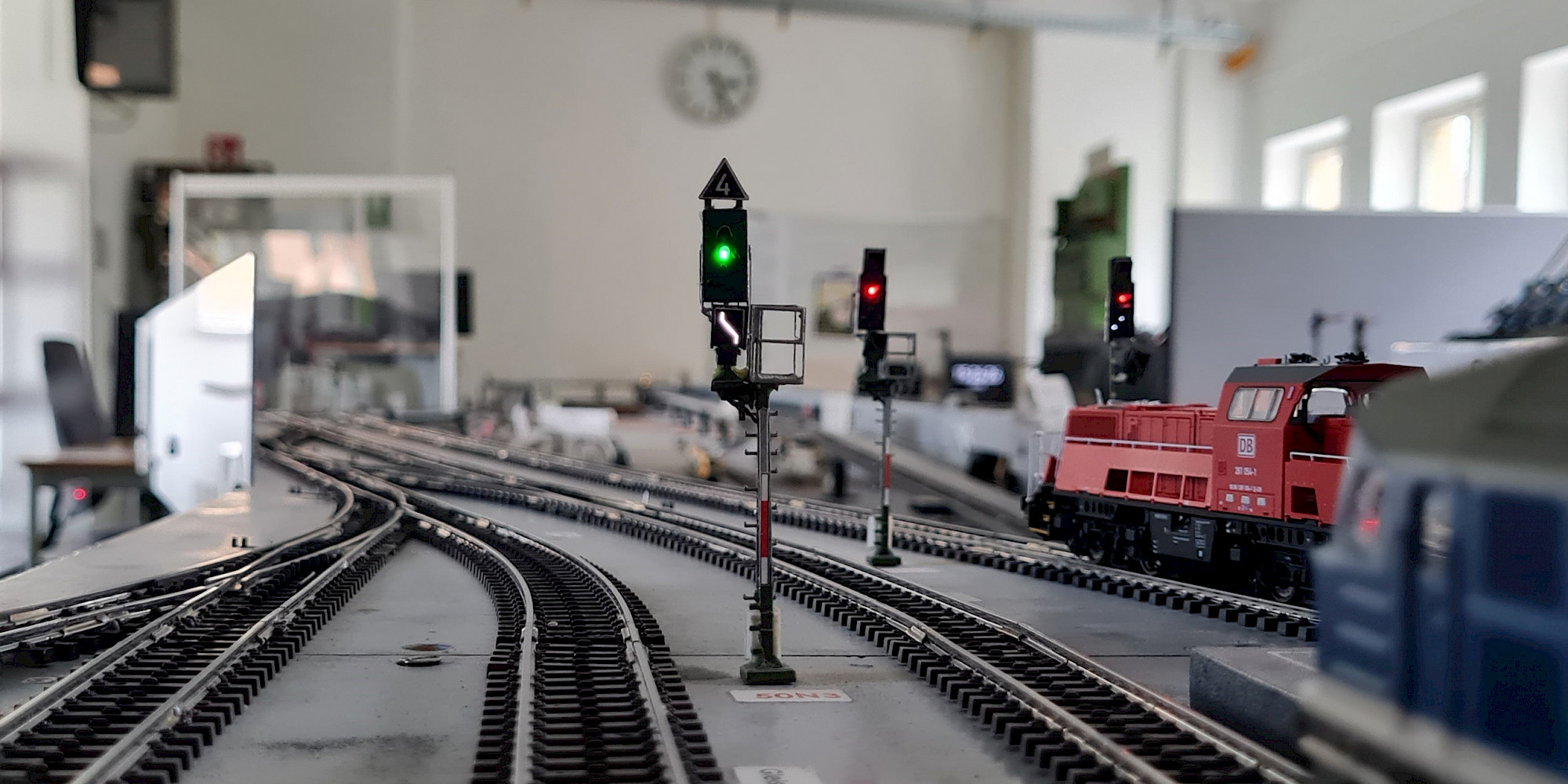 Ausfahrsignal des Bahnhofs Walfdorf mit Signalbild Ks1 und Zs6