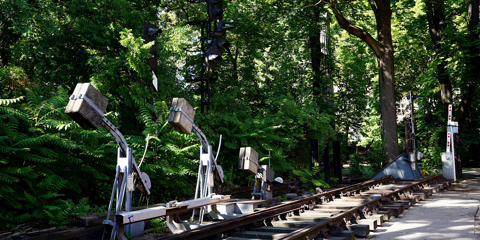 Außenanlage mit Weichen und Spanngewichten